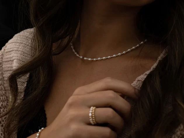 Perlen Halskette Alghero von Hand gefertigt aus echten Süßwasserperlen und Glasperlen