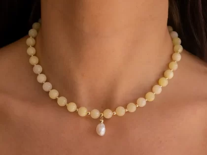 Jade Halskette Sand